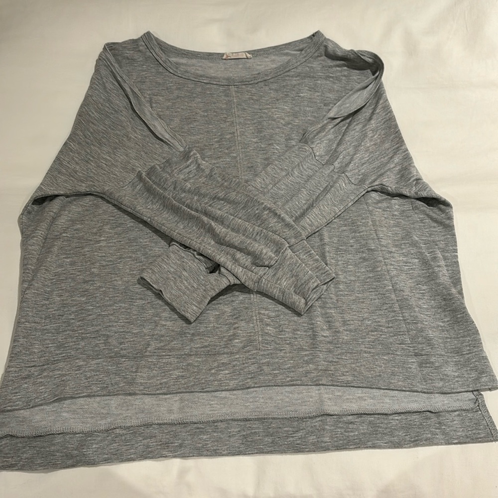 Cold-shoulder long sleeve sweater